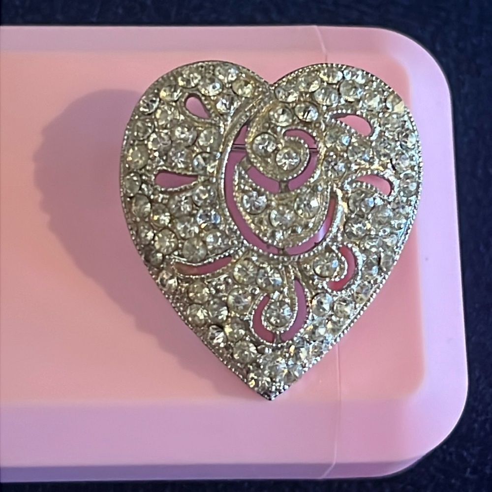 Vintage HEDY Rhinestone Silver Scroll Heart Brooch 1950’s